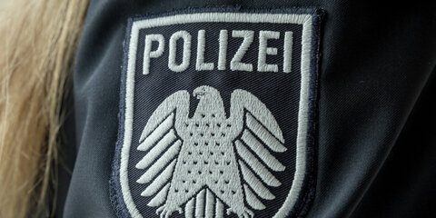 Der Adler des Deutschen Bundestags prangt auf den Uniformen der Polizei beim Deutschen Bundestag.