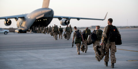 Das Handout der Bundeswehr zeigt einen Militärtransporter C17, der vom Feldlager in Masar-i-Scharif Richtung Deutschland fliegt. Damit endete der Afghanistan-Einsatz der Bundeswehr.