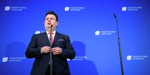 Hubertus Heil (SPD), Bundesminister für Arbeit und Soziales, äußert sich nach den Verhandlungen des Vermittlungsausschusses von Bundestag und Bundesrat über das geplante Bürgergeld im Deutschen Bundesrat.