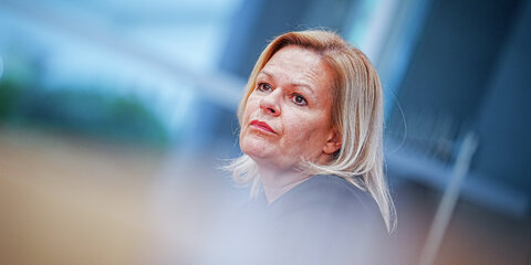 Nancy Faeser (SPD), Bundesministerin für Inneres und Heimat, stellt in der Bundespressekonferenz den vom Kabinett beschlossenen Gesetzentwurf zum Demokratiefördergesetz vor.