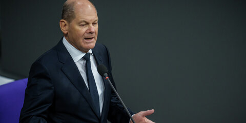 Bundeskanzler Olaf Scholz (SPD), nimmt an der Regierungsbefragung im Bundestag teil. Zuvor hatte Scholz mitgeteilt, dass die Bundesregierung Leopard-Kampfpanzer an die Ukraine liefern will.