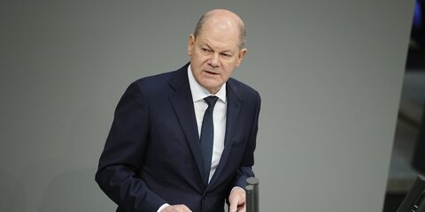 Bundeskanzler Olaf Scholz (SPD) spricht im Bundestag. In einer Regierungserklärung sprach Kanzler Scholz ein Jahr nach seiner Rede zur „Zeitenwende“ zum russischen Angriffskrieg in der Ukraine.