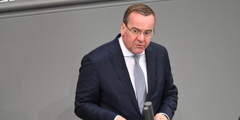Boris Pistorius (SPD), Bundesverteidigungsminister, bei einer Plenardebatte zum Nationalen Veteranentag im Bundestag.