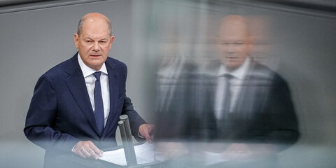 Bundeskanzler Olaf Scholz (SPD) im Plenum des Bundestags