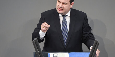 Hubertus Heil redet im Plenum