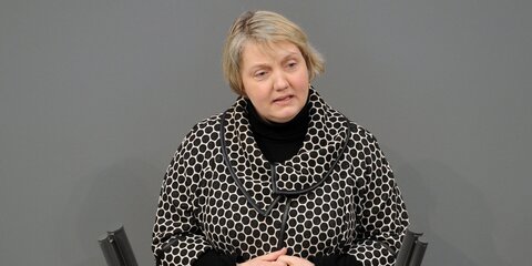 Katja Mast, MdB, am Rednerpult