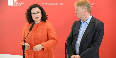Andrea Nahles und Reiner Hoffmann beim Pressestatement