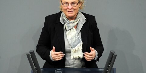 Christine Lambrecht SPD) bei einer Plenarrede im Bundestag