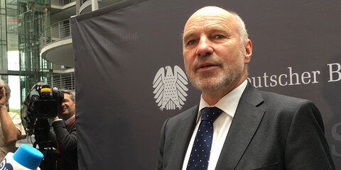 Rainer Arnold beim Pressestatement