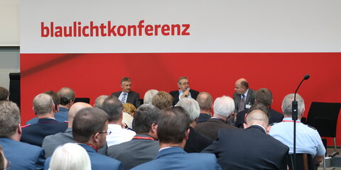 Podiumsdiskussion bei der "Blaulichkonferenz" 2016 der SPD-Fraktion zum Thema: Herausforderungen im Bevölkerungsschutz
