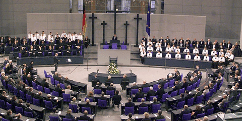 Bundestag gedenkt Kriegsopfern