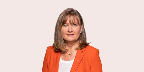 Porträt von Esther Dilcher