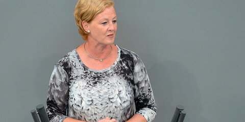Michaela Engelmeier, MdB, am Rednerpult