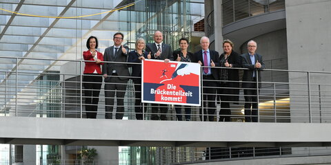 v.l.n.r.: Angelika Glöckner, Martin Rosemann, Gabriele Hiller-Ohm, Bernd Rützel, Daniela Kolbe, Matthias Bartke, Kerstin Tack, Ralf Kapschack