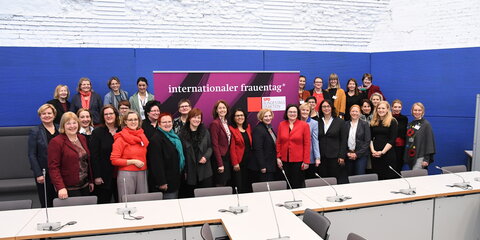 Gruppenbild der Teilnehmer des Frauenpolitischen Frühstücks am 01.03.2018