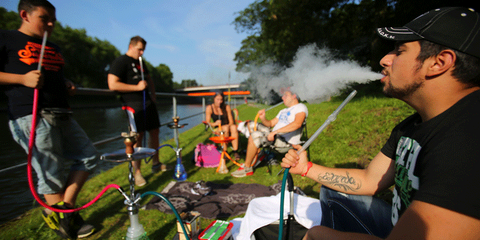 Jugendliche aus Herne rauchen Shisha