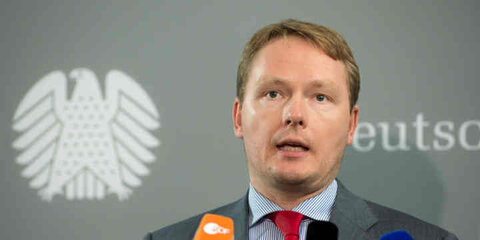 Christian Flisek, SPD-Obmann im NSA-Untersuchungsausschuss gibt ein Statement zur Zeugenbefragung ab
