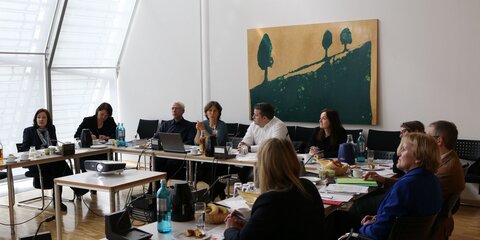 Die Projektgruppe #NeueLebensqualität diskutiert mit Experten über die Einführung eines Nachhaltigkeitssiegels
