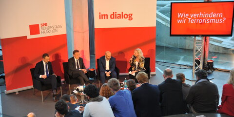 Diskussionveranstaltung "Wie verhindern wir Terrorismus?" am 19.10.2016 mit Peter Neumann, Thomas Oppermann, Ahmad Mansour, Ute Welty 