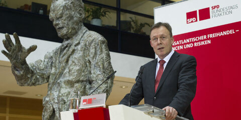 Thomas Oppermann (SPD) auf der TTIP-Konferenz der SPD und SPD-Bundestagsfraktion im Willy-Brandt-Haus