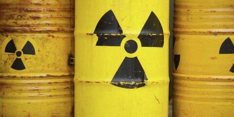 Drei Fässer mit Atommüll 