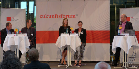 Abschlusspanel der Fachtagung "Bildung in einer digitalisierten Welt" der SPD-Bundestagsfraktion am 15.06.2015, u. a. mit der SPD-Abgeordneten Saskia Esken