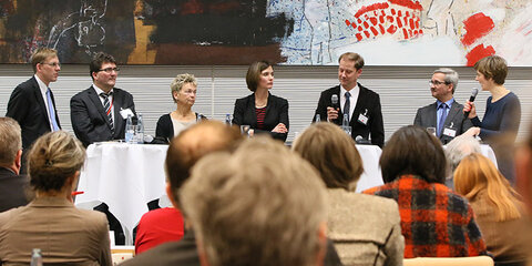 Das Diskussionspodium auf der Konferenz der SPD-Bundestagsfraktion zum Thema Menschenrechte und Wirtschaft