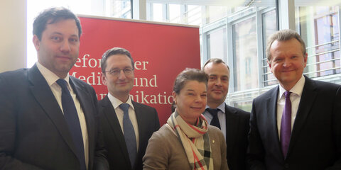 Beim Dialogforum Reform der Medienordnung (v. l. n. r.): Lars Klingbeil, Stefan Schnorr, Sandra Winterberg, Thomas Fuchs und Martin Dörmann