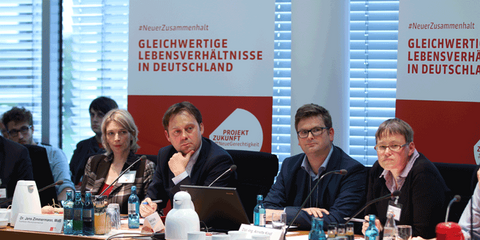 Zukunftsforum der Projektgruppe #NeuerZusammenhalt. Zu sehen sind die Projektleiter: Jens Zimmermann und Svenja Stadler (beide SPD-Bundestagsabgeordnete)
