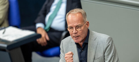 Matthias Miersch, SPD-Fraktionsvorsitzender im Bundestag, spricht im Plenarsaal im Bundestag.
