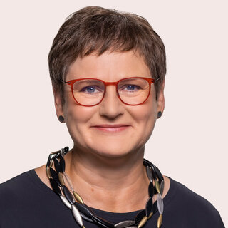 Porträt von Leni Breymaier