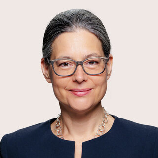 Porträt von Dr. Nina Scheer