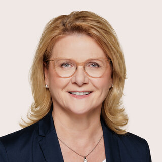 Porträt von Sabine Poschmann