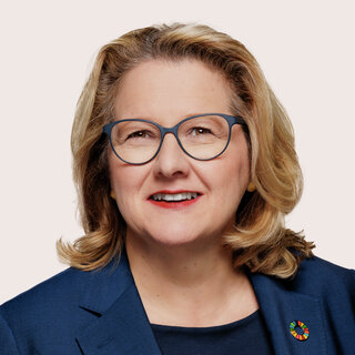 Porträt von Svenja Schulze
