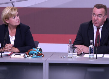 Eva Högl und Boris Pistorius auf Pressekonferenz