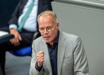 Matthias Miersch, SPD-Fraktionsvorsitzender im Bundestag, spricht im Plenarsaal im Bundestag.