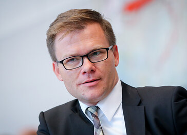 Carsten Schneider im SPD-Fraktionssaal