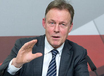 Thomas Oppermann bei Pressekonferenz