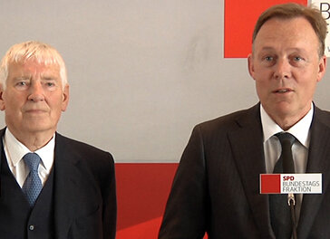 Thomas Oppermann und Otto Schily bei Pressestatement