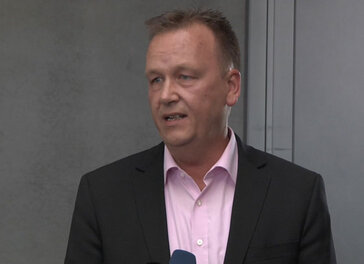 Burkhard Lischka vorm Innenausschuss